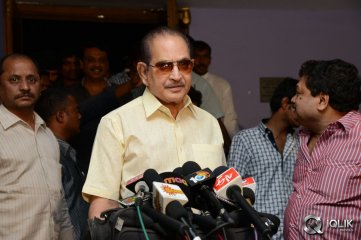 1 Nenokkadine Hungama at RTC Cross Roads